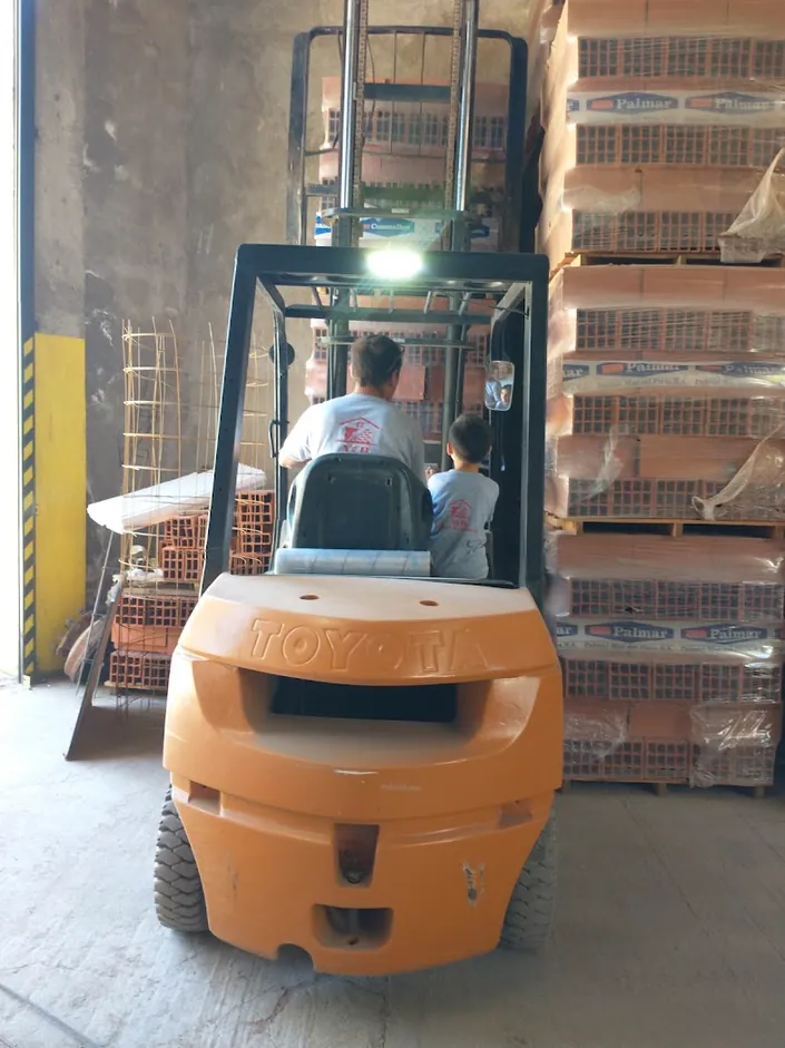 AyB materiales de construcción