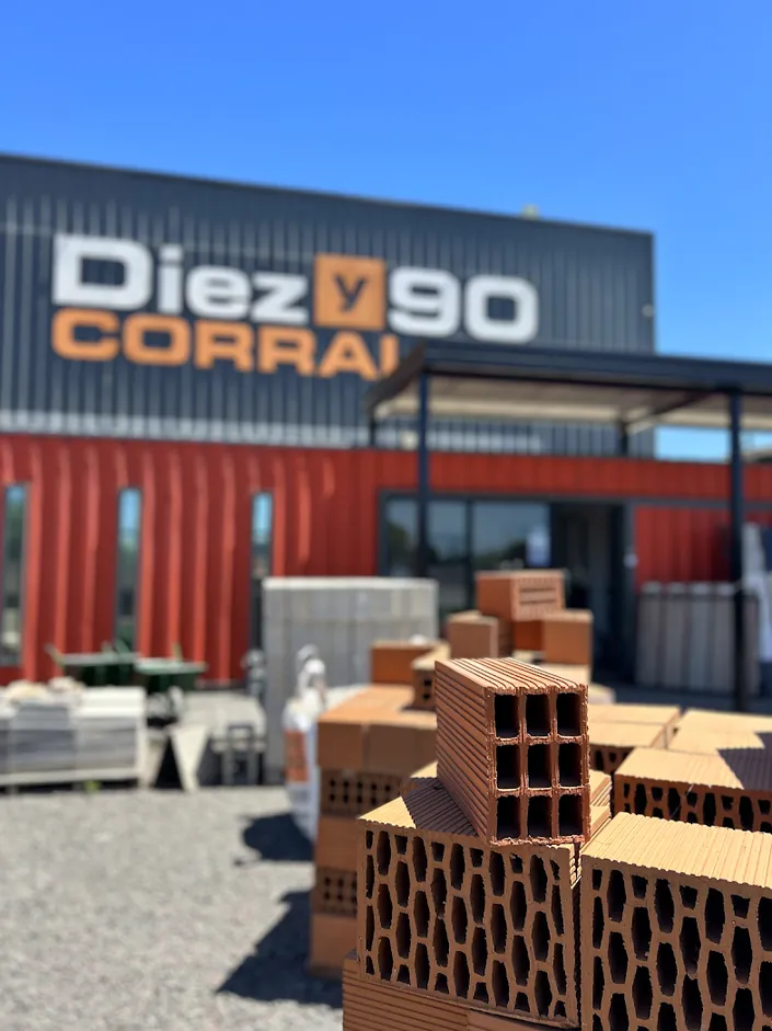 Diez y 90 Corralón