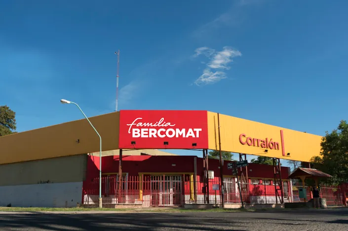 Familia Bercomat – Corralón | Santo Tomé