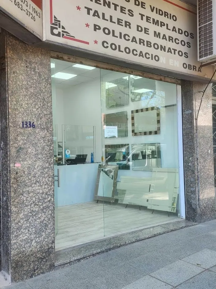 Glasseny – Policarbonatos, espejos parabólicos y ladrillos de vidrio